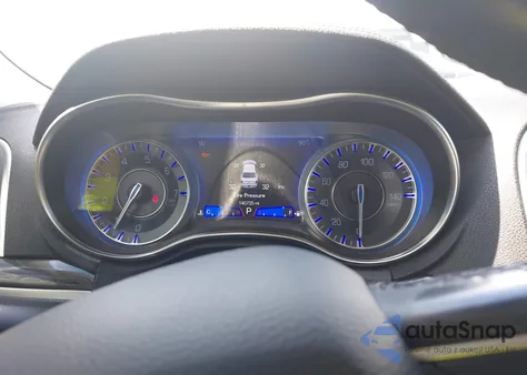 2020 Chrysler 300 Touring z USA, uszkodzony, nr VIN 2C3CCAAG5LH115641